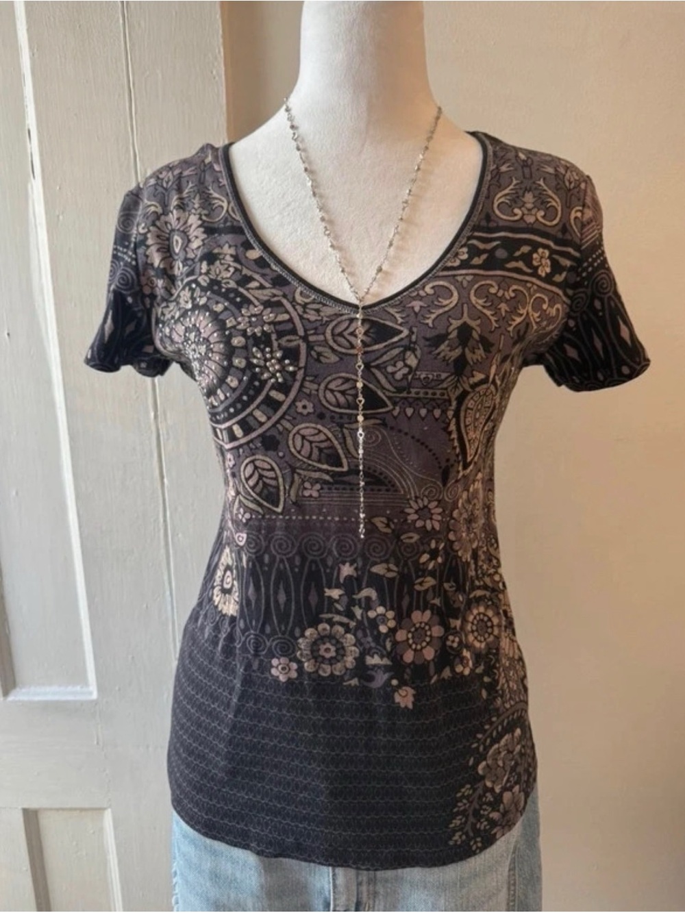 Vanilla Sugar Black Floral Paisley V-Neck Short Sleeve Top